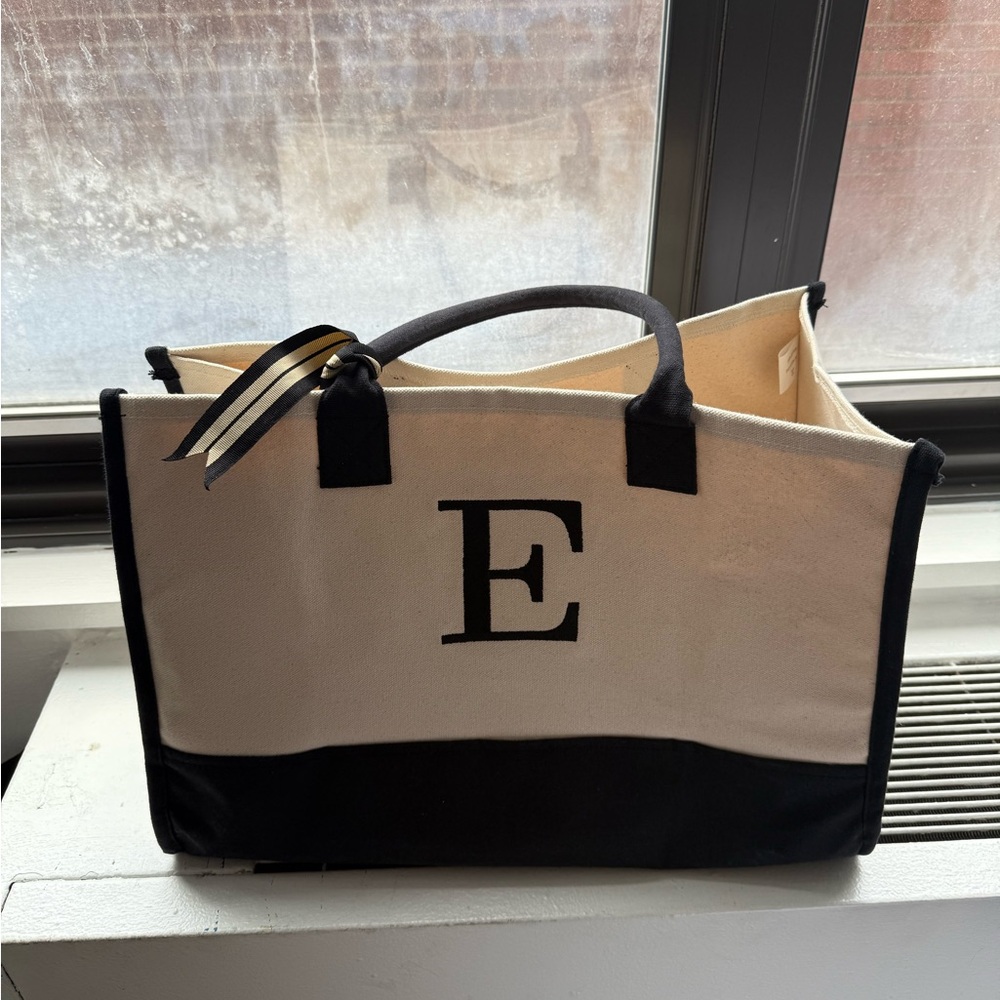 Classic initial monogrammed canvas tote bag Letter E